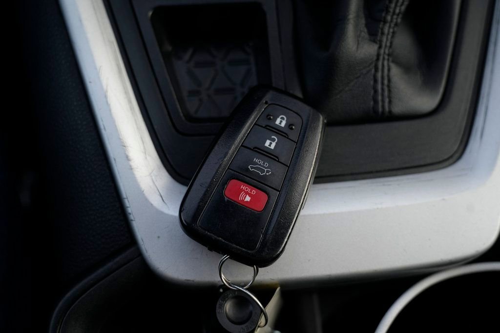 Used 2022 Toyota RAV4 XLE Premium image 58