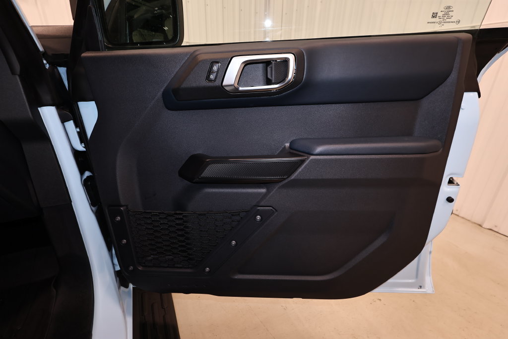 Used 2025 Ford Bronco Heritage Edition AWD/4WD image 17