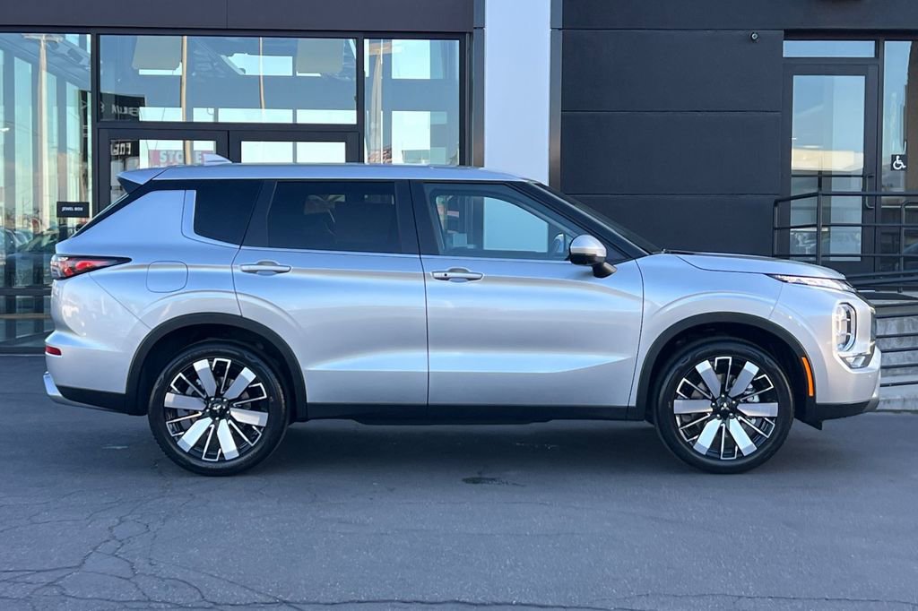 New 2026 Mitsubishi Outlander SE image 4