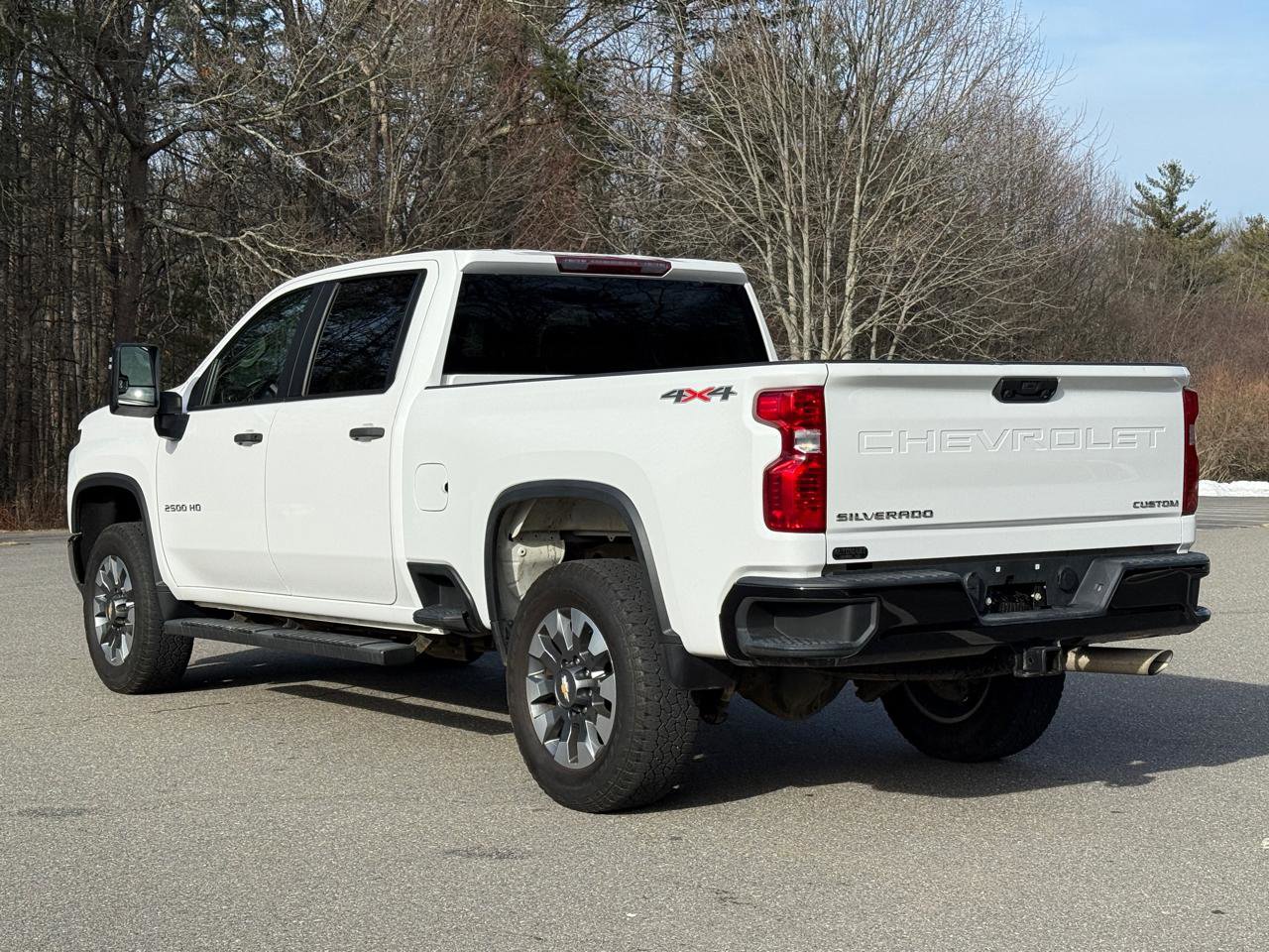 Used 2022 Chevrolet Silverado 2500 Custom w/ Custom Value Package image 2