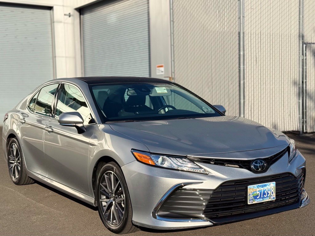 Used 2024 Toyota Camry XLE w/ Navigation Package AWD/4WD image 7
