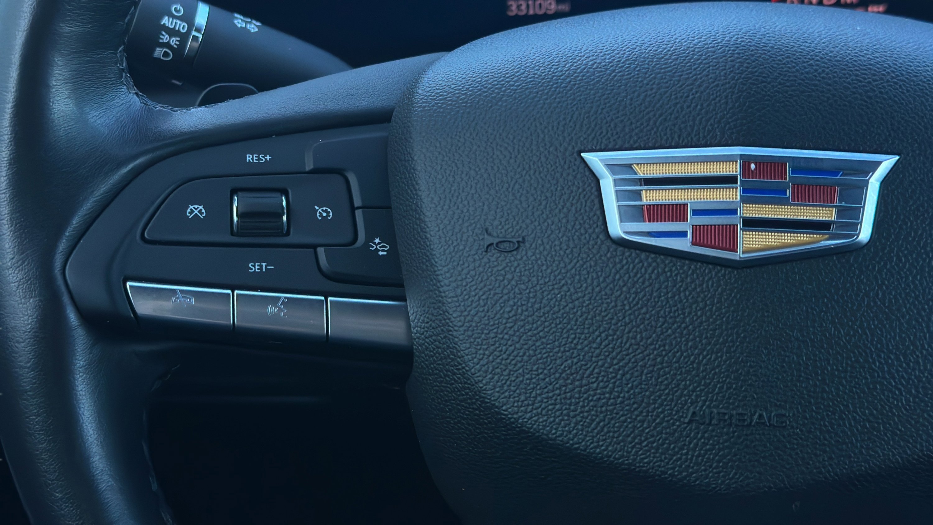 Used 2025 Cadillac XT4 Premium Luxury image 21