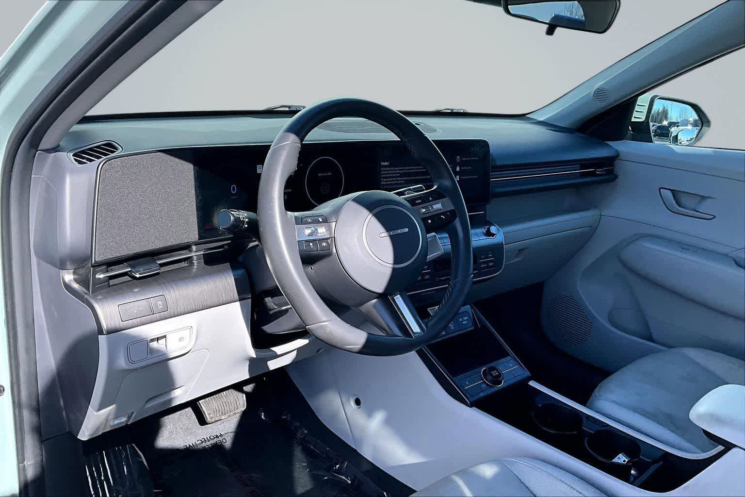 Used 2024 Hyundai Kona SEL FWD image 2