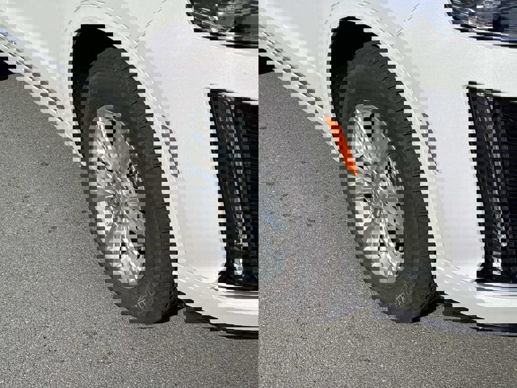 New 2025 Cadillac XT6 Luxury image 7