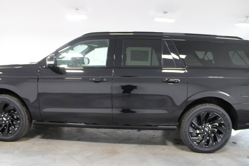 New 2026 Lincoln Navigator L Reserve w/ Jet Appearance Package AWD/4WD image 5
