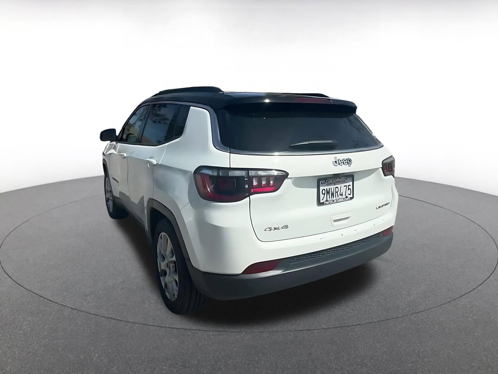 Used 2025 Jeep Compass Limited image 11