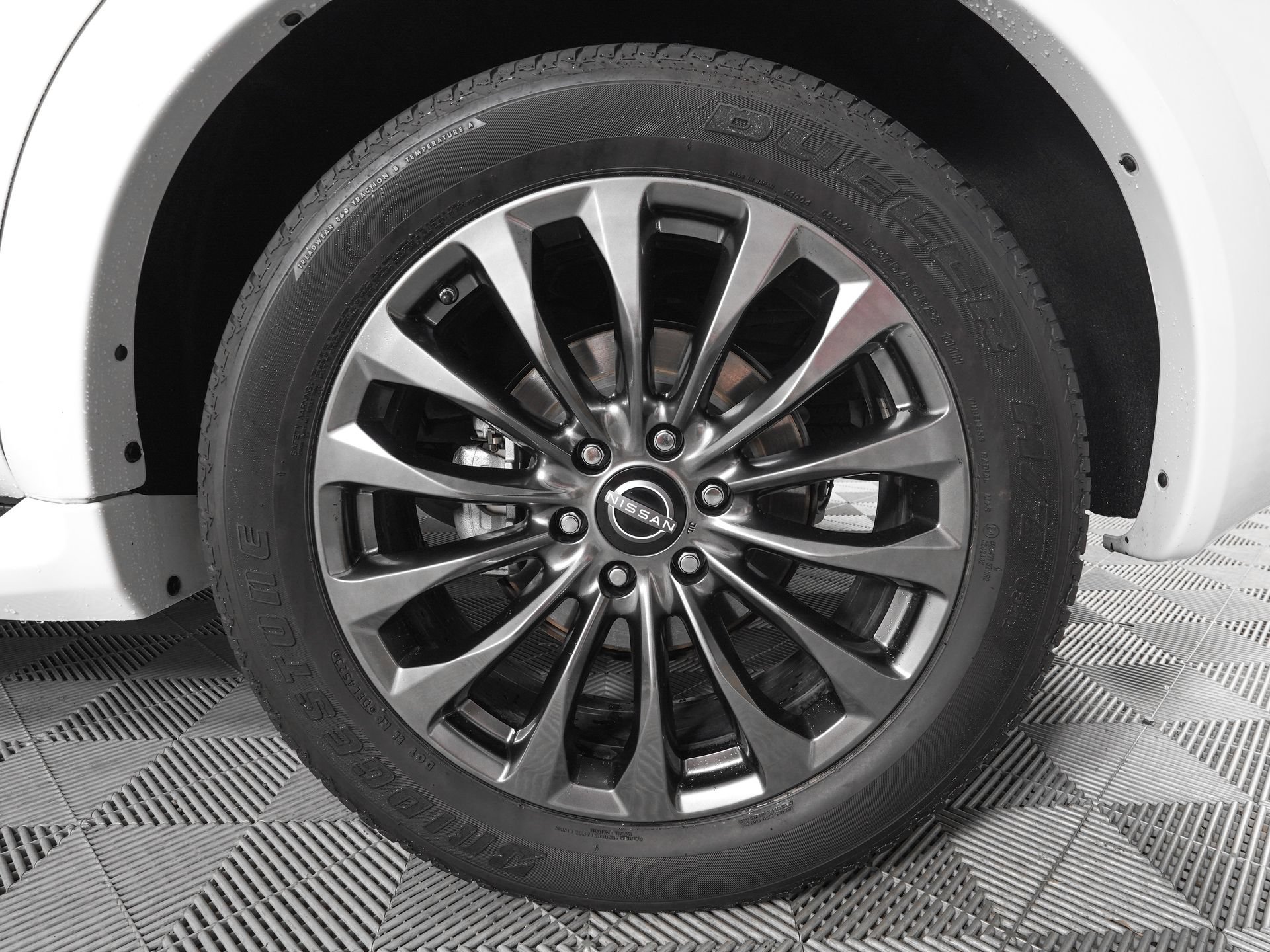 Used 2024 Nissan Armada Platinum w/ Captain's Chairs Package RWD image 34
