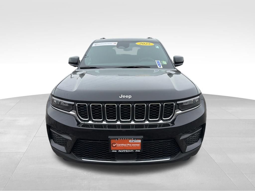 Certified 2025 Jeep Grand Cherokee Laredo AWD/4WD image 3