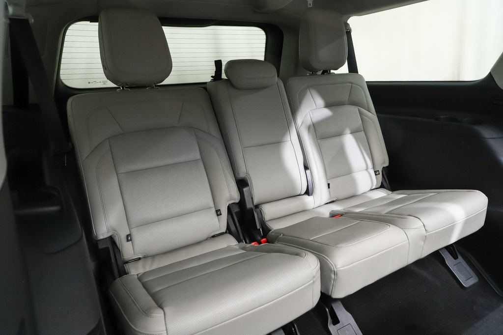 Used 2025 Lincoln Navigator L Reserve AWD/4WD image 12