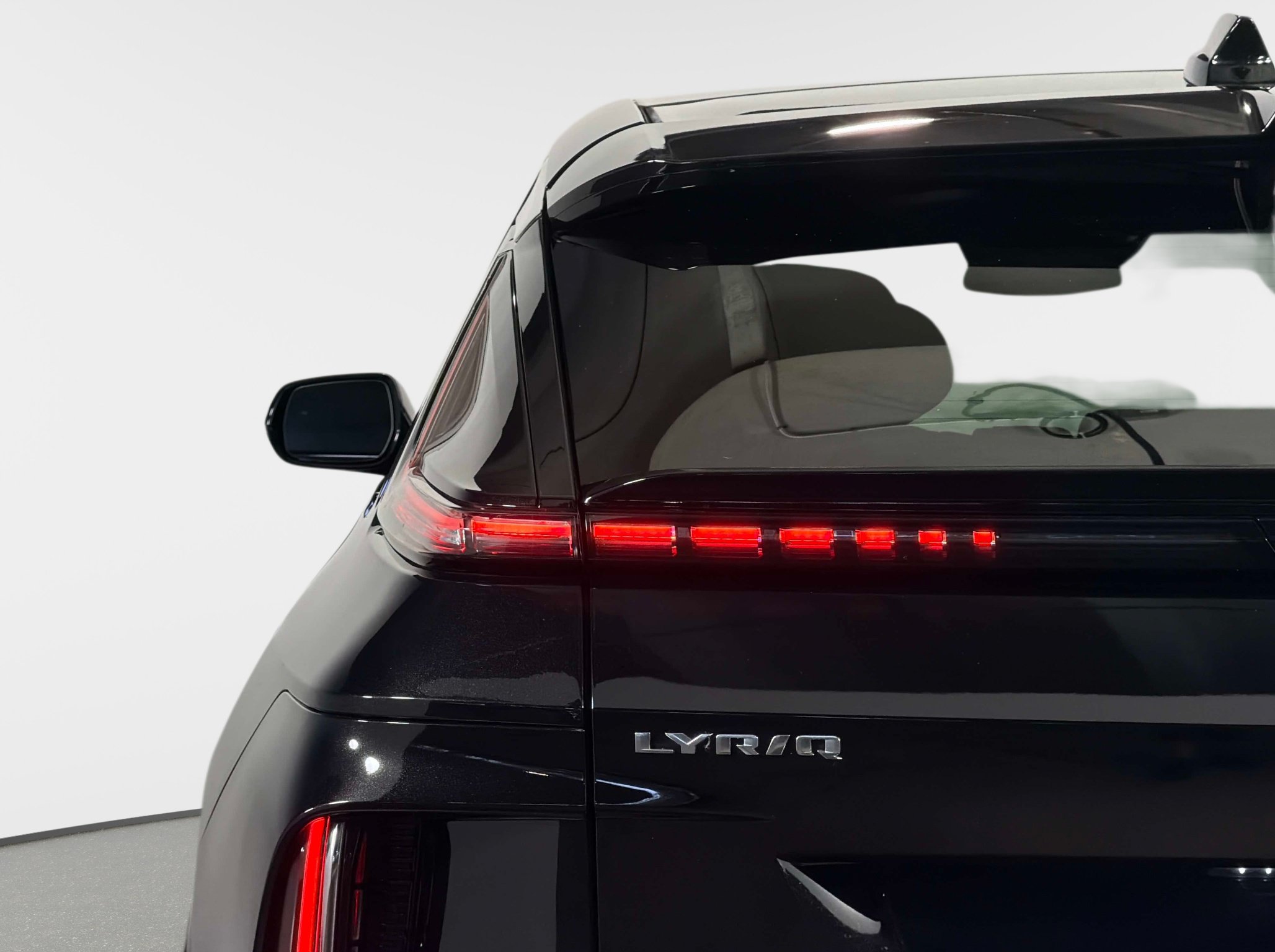 Used 2024 Cadillac Lyriq Luxury RWD image 7