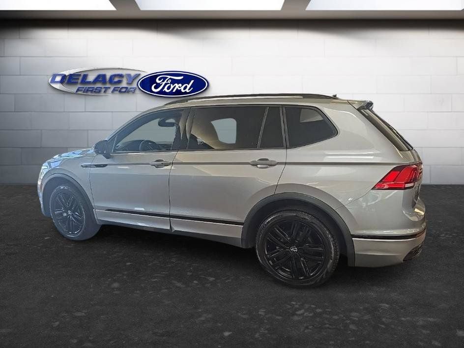 Used 2022 Volkswagen Tiguan SE R-Line AWD/4WD image 3