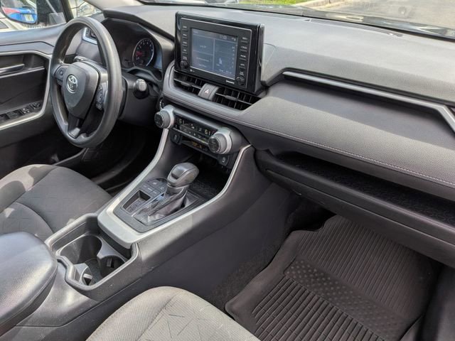 Used 2021 Toyota RAV4 XLE w/ Convenience Package FWD image 30