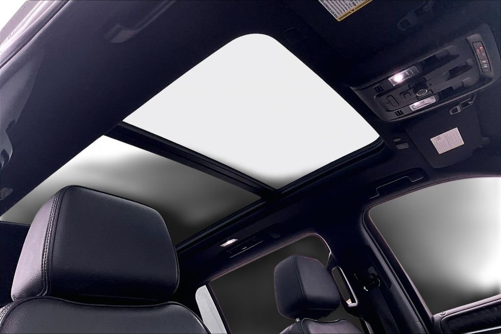 Used 2024 GMC Yukon XL Denali RWD image 28