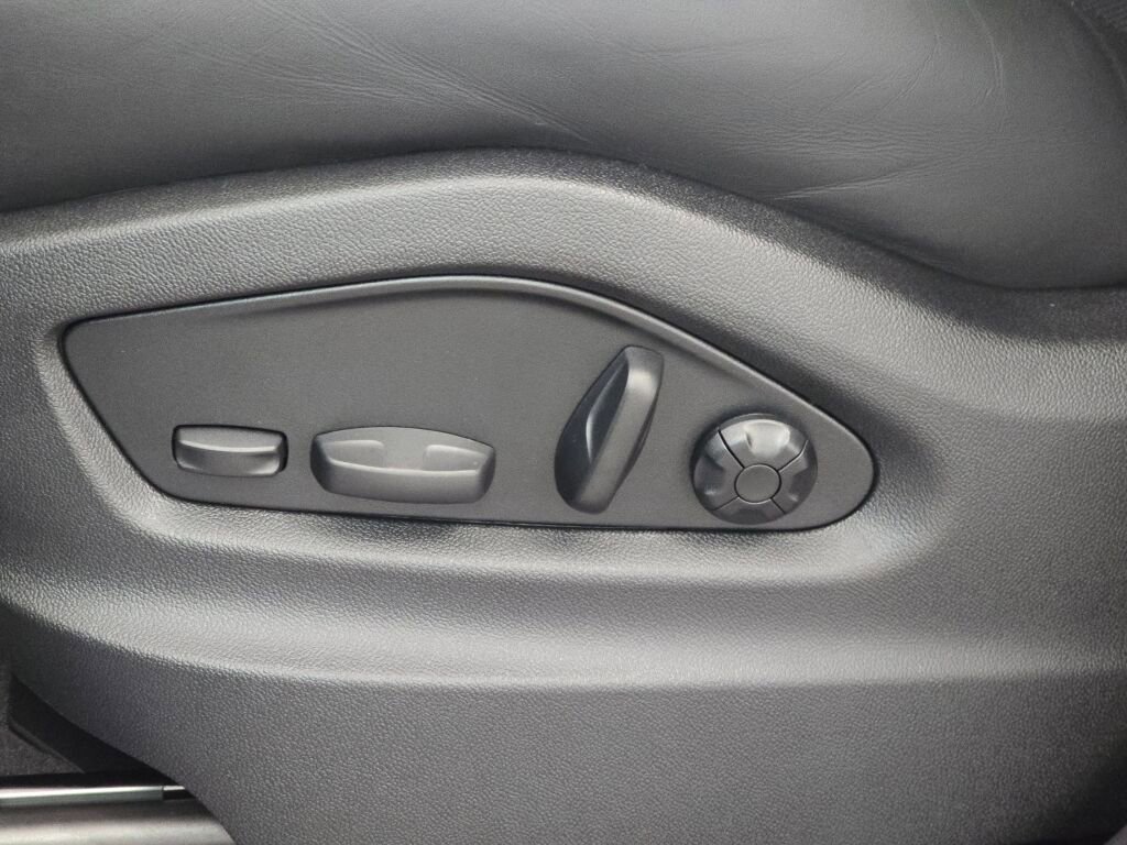 New 2025 Porsche Cayenne GTS image 26