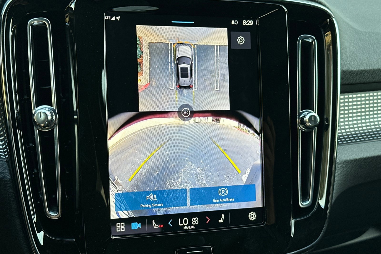 New 2025 Volvo XC40 B5 Plus image 23