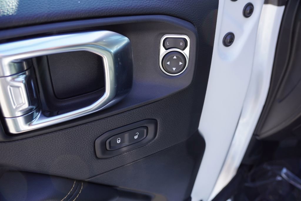 Certified 2025 Jeep Wrangler Unlimited Sahara w/ Safety Group image 21