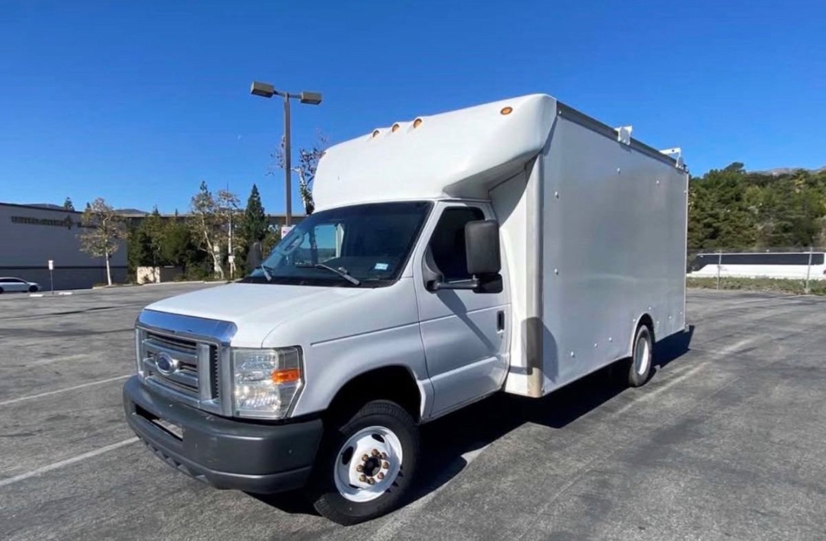 Used 2013 Ford E-450 and Econoline 450 Super Duty w/ PWR Locks & Windows Group