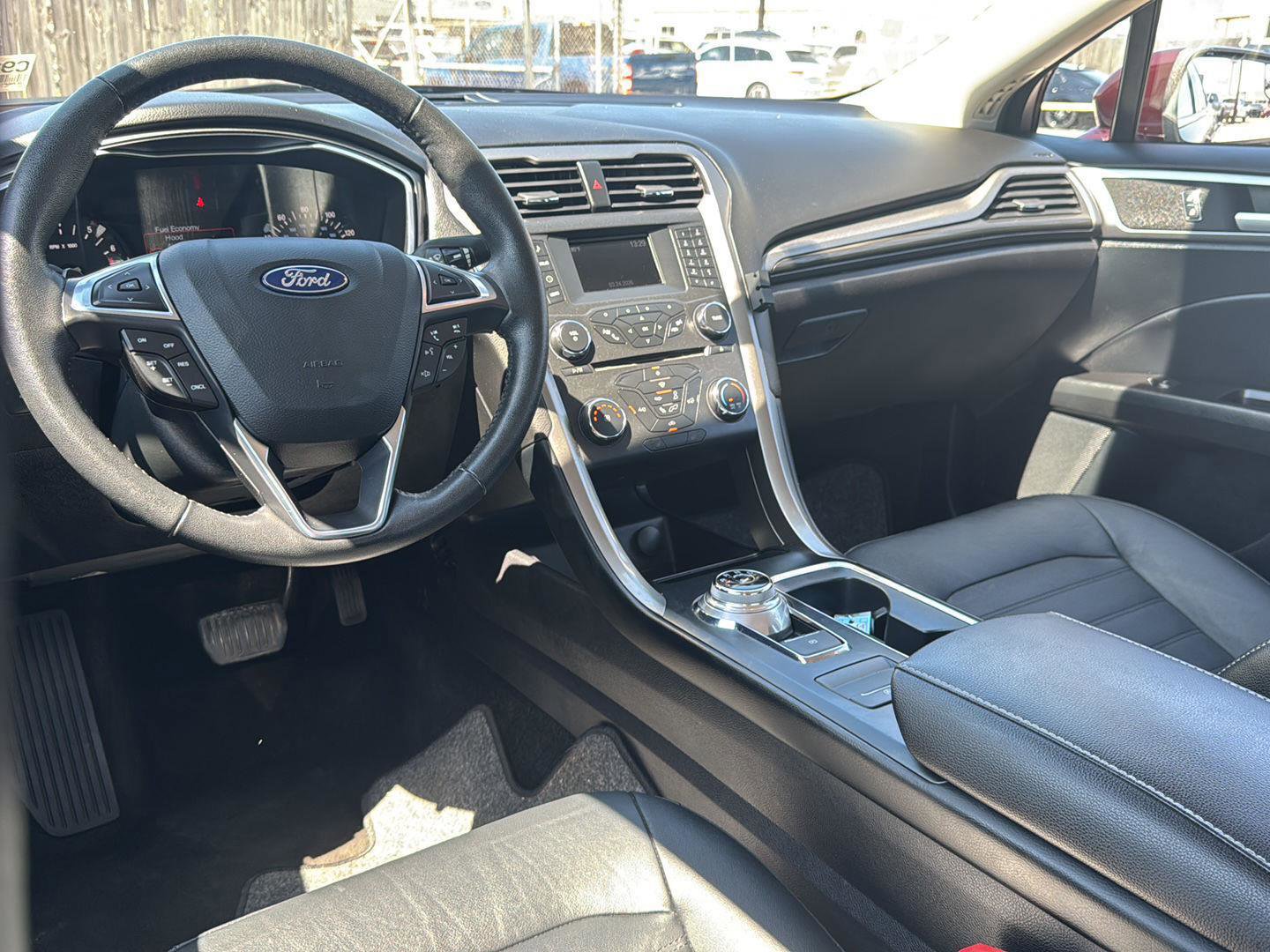 Used 2018 Ford Fusion SE image 27