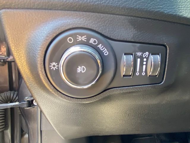 Used 2020 Jeep Compass Latitude FWD image 15