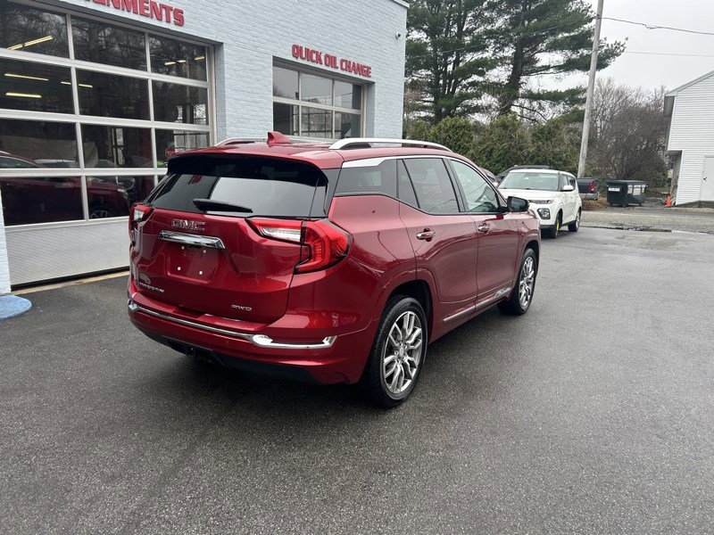 Used 2024 GMC Terrain Denali w/ Denali Premium Package AWD/4WD image 5