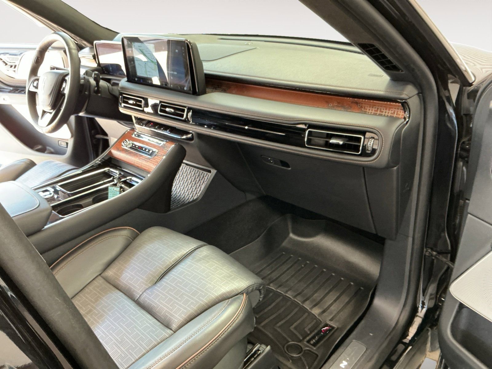 Certified 2025 Lincoln Aviator Black Label w/ Jet Appearance Package AWD/4WD image 15