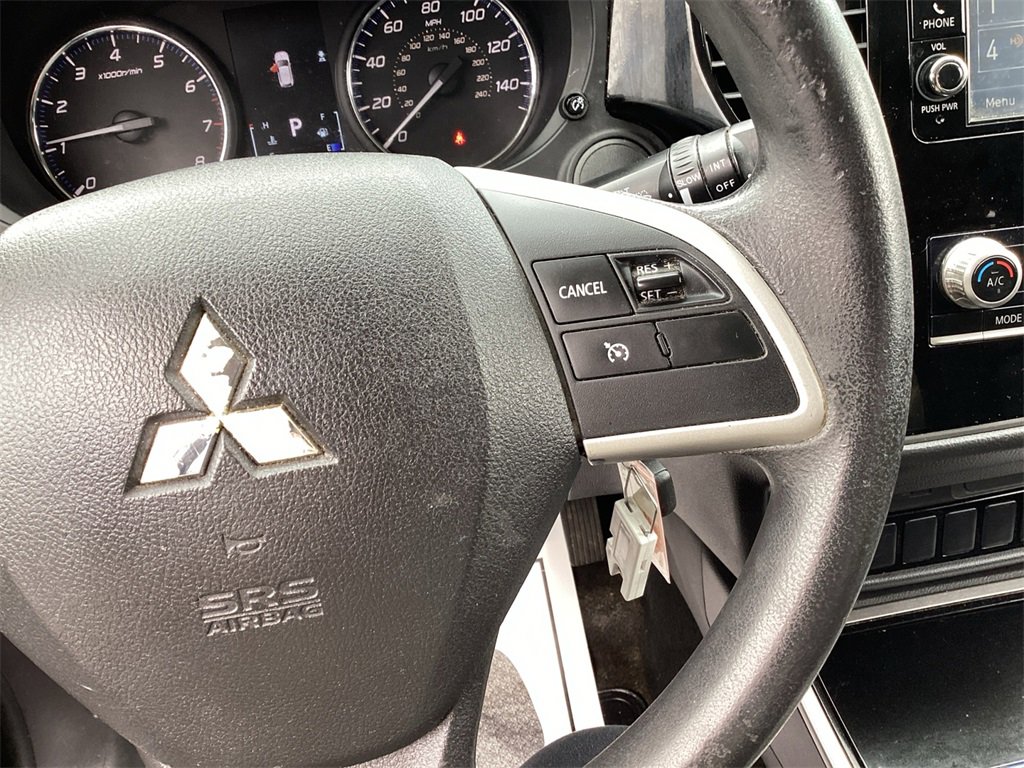Used 2020 Mitsubishi Outlander ES image 21