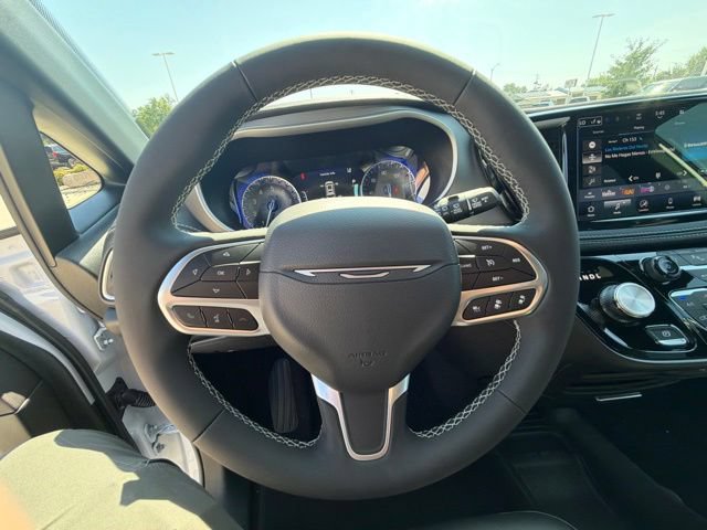 New 2027 Chrysler Pacifica Select FWD image 17