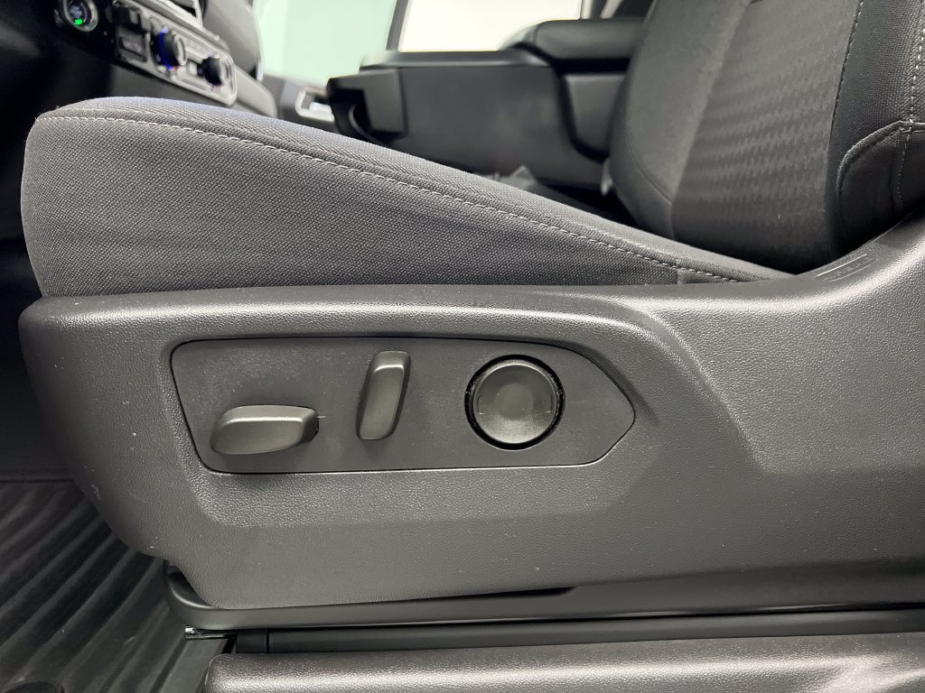Used 2025 Chevrolet Silverado 1500 LT AWD/4WD image 13