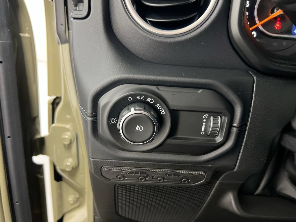 New 2026 Jeep Wrangler Unlimited Sahara AWD/4WD image 18