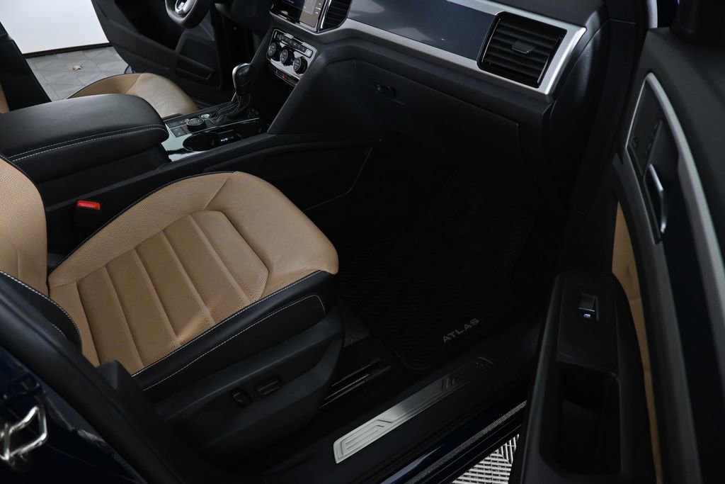 Used 2022 Volkswagen Atlas Cross Sport SEL Premium R-Line image 22