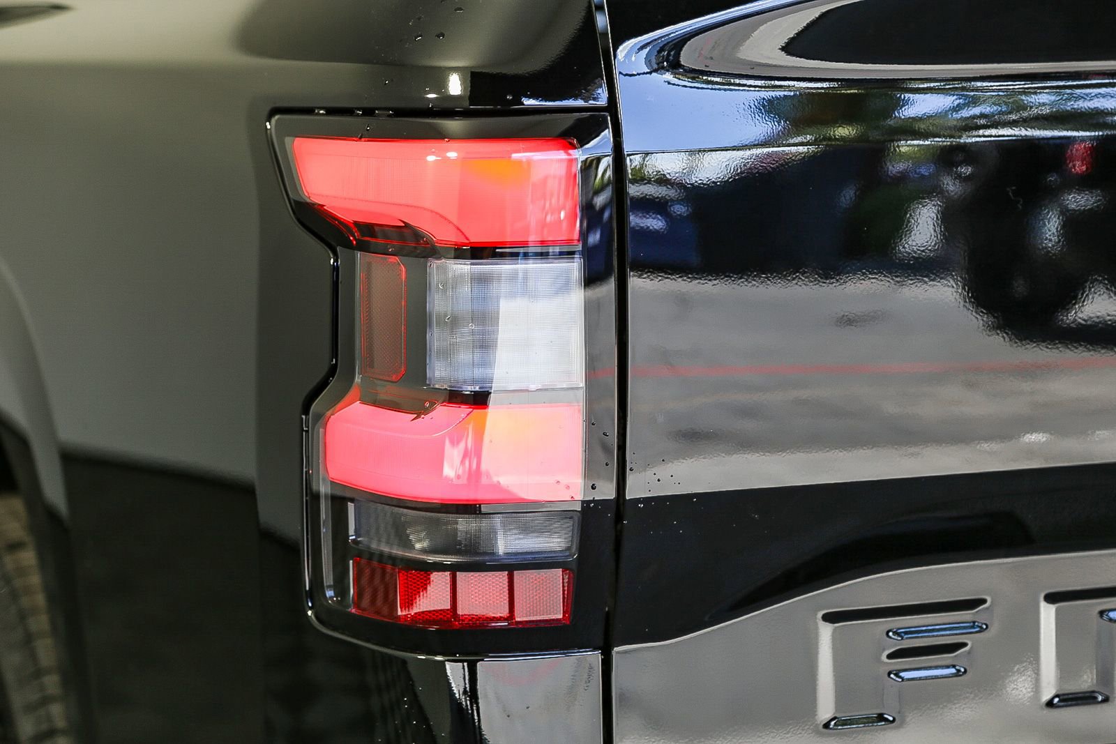 Certified 2025 Nissan Frontier SV image 7