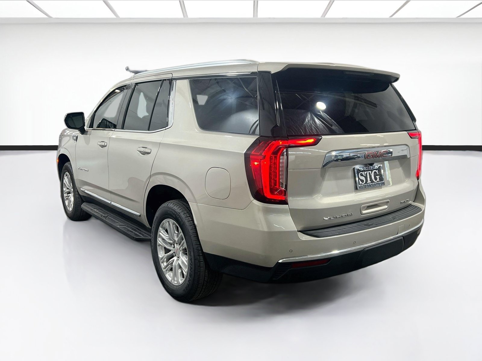Used 2023 GMC Yukon SLT RWD image 6