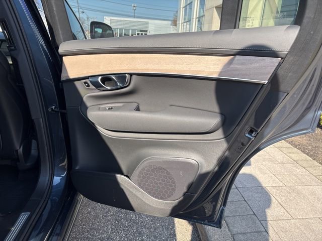 Used 2025 Volvo XC90 B6 Plus image 13