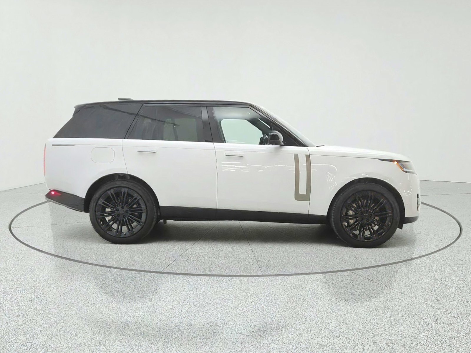Used 2026 Land Rover Range Rover SE AWD/4WD image 4