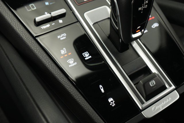 Used 2023 Porsche Cayenne Platinum Edition image 47