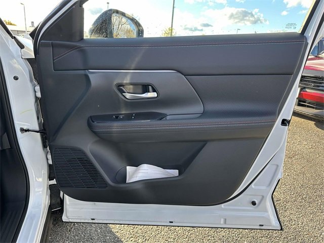 New 2026 Nissan Kicks SR image 8