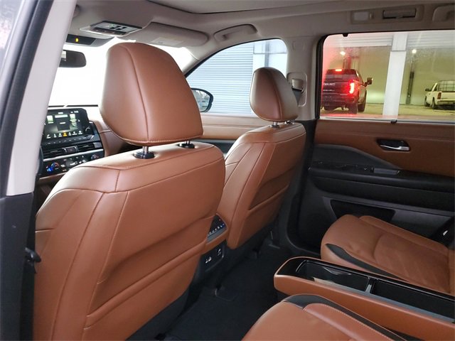 Used 2022 Nissan Pathfinder Platinum image 10
