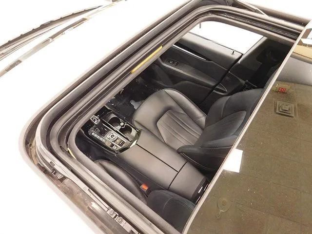 Used 2023 Maserati Levante Modena image 10