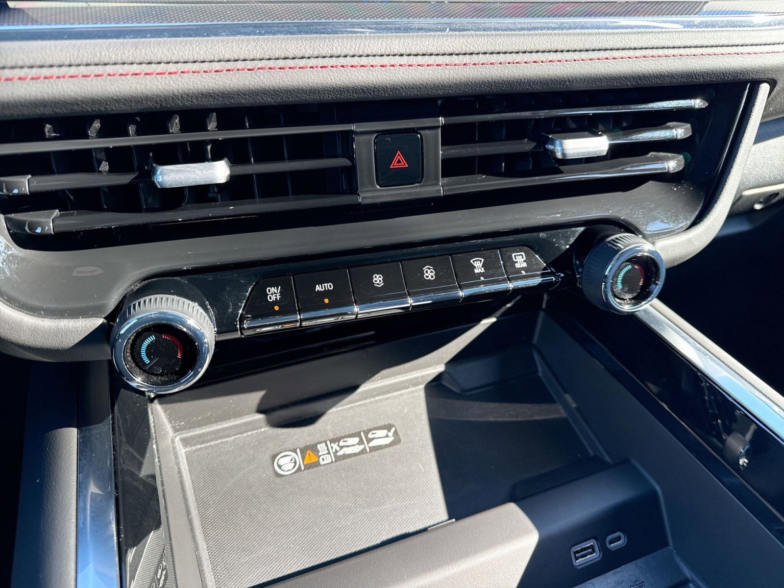 Used 2025 Chevrolet Suburban RST w/ RST Capability Package image 21