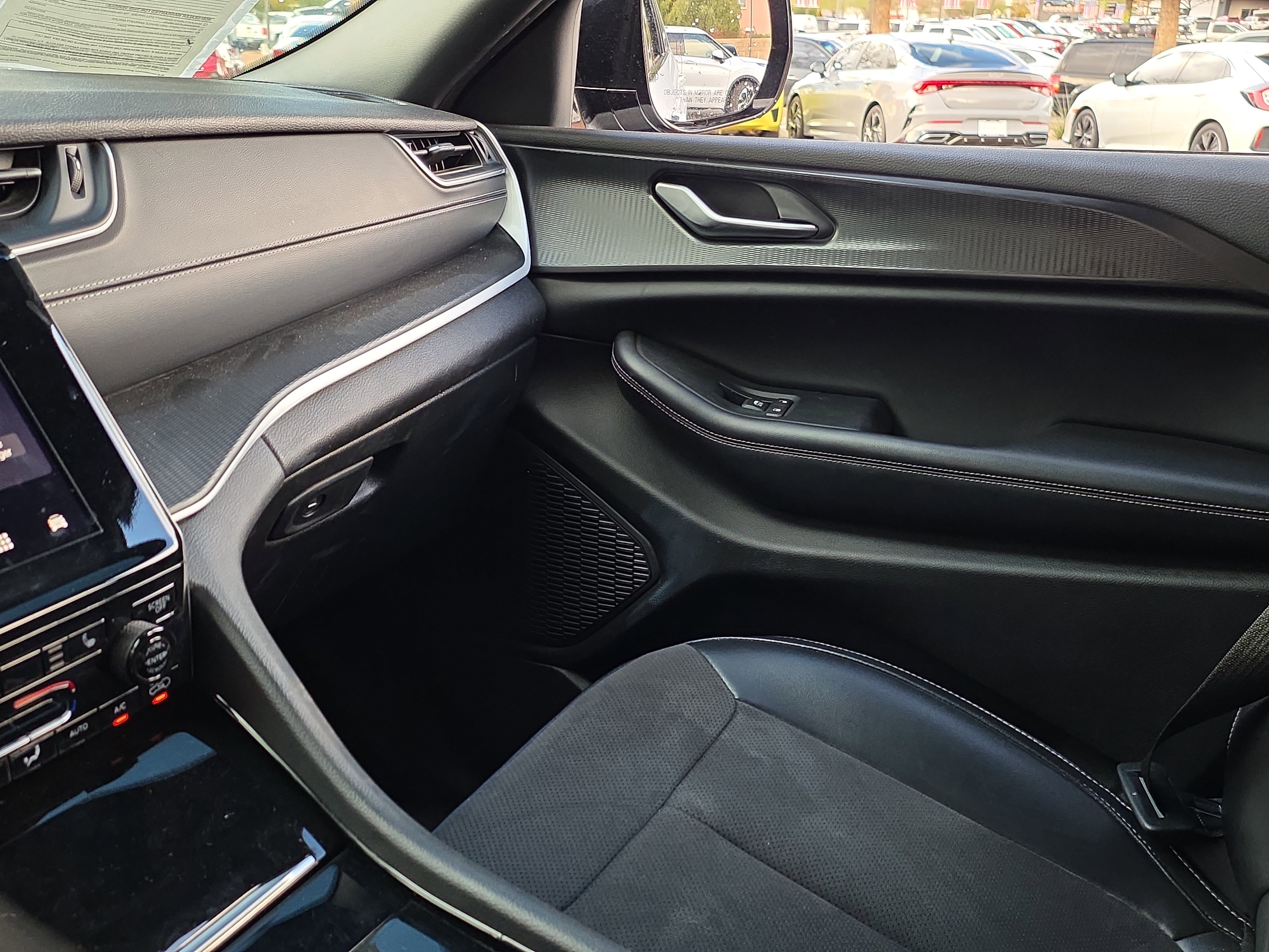 Used 2023 Jeep Grand Cherokee L Laredo image 22