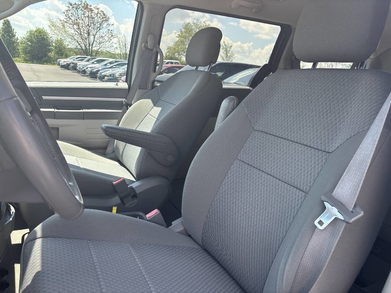 Used 2010 Dodge Grand Caravan Hero FWD image 13