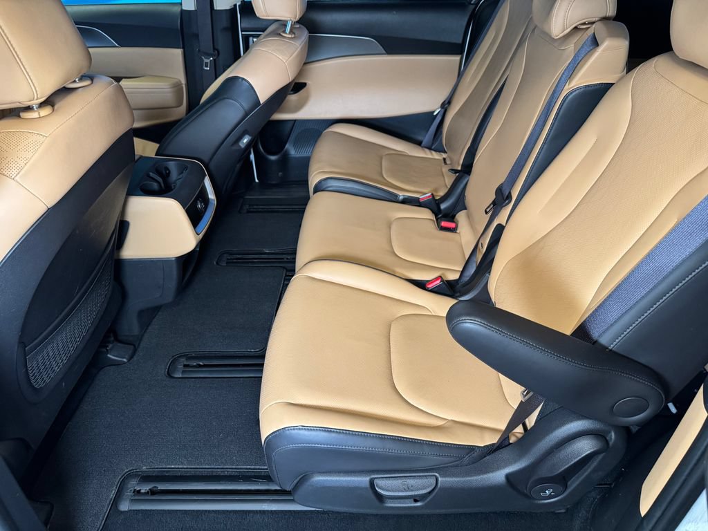 Used 2024 Kia Carnival LX FWD image 21