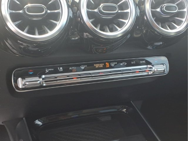 Used 2024 Mercedes-Benz GLB 250 4MATIC w/ Exclusive Package image 19