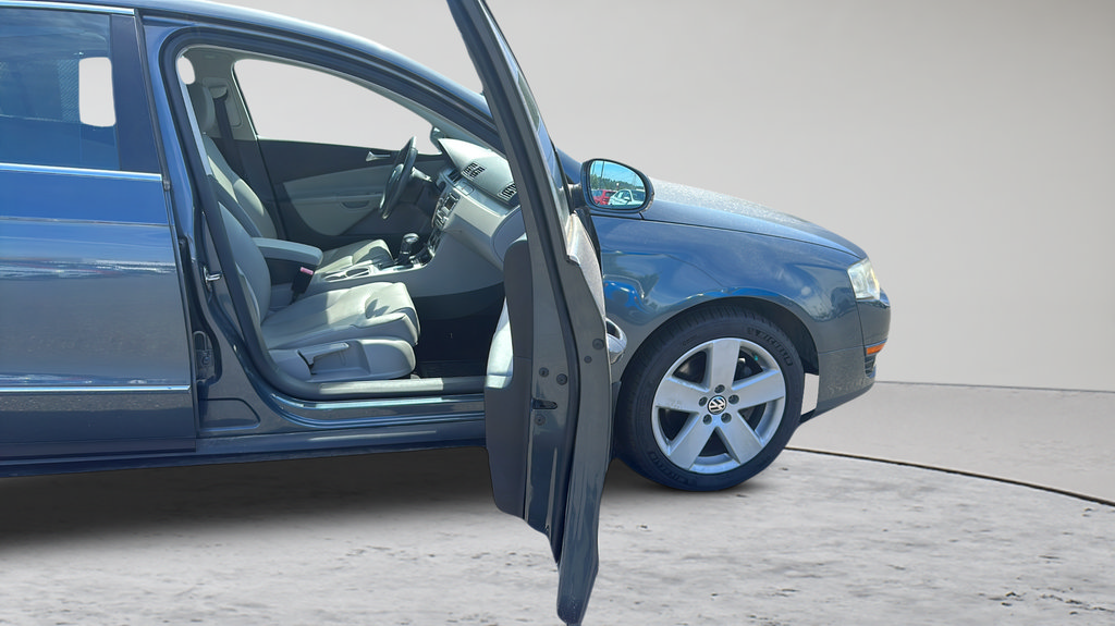 Used 2009 Volkswagen Passat Komfort FWD image 18