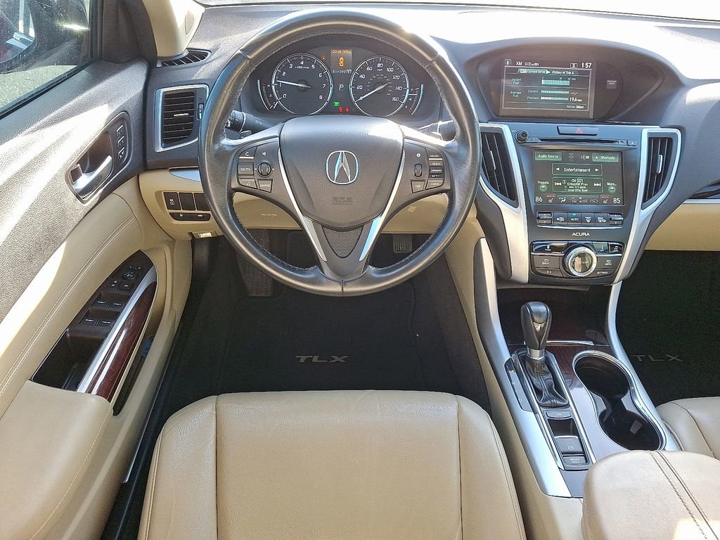Used 2017 Acura TLX image 2