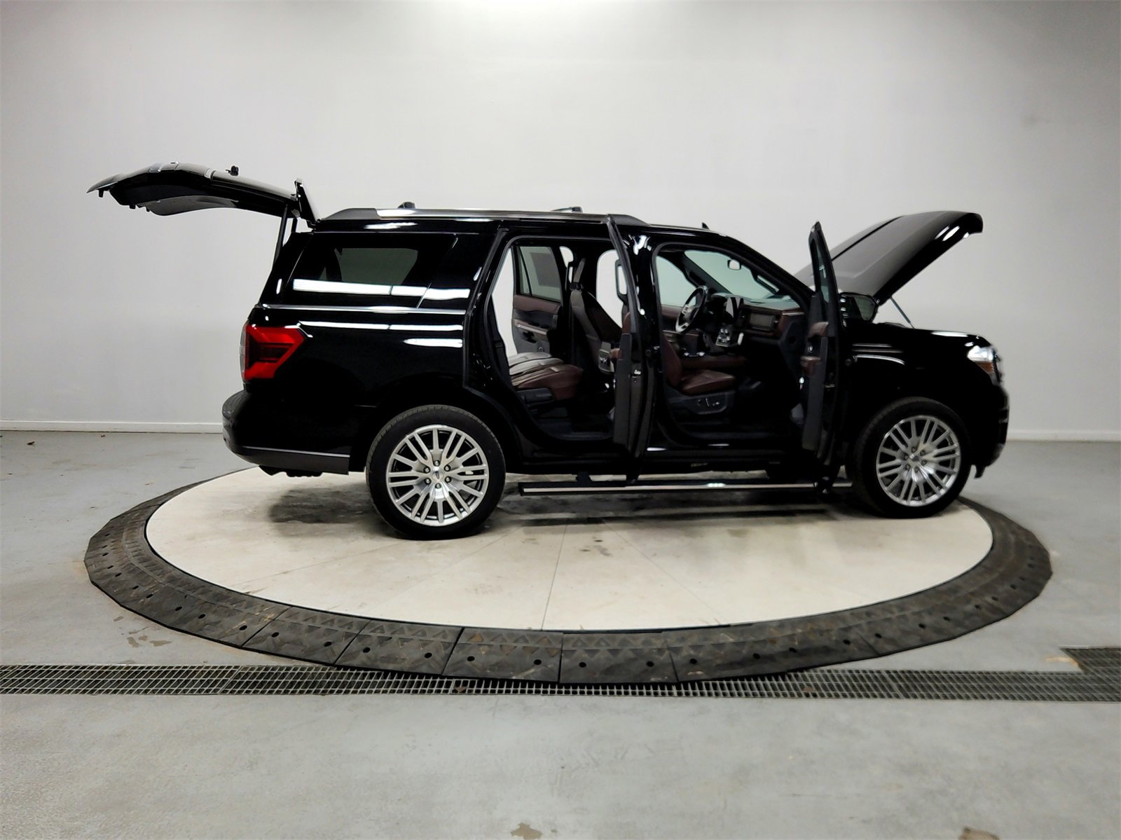 Used 2024 Ford Expedition Limited image 16