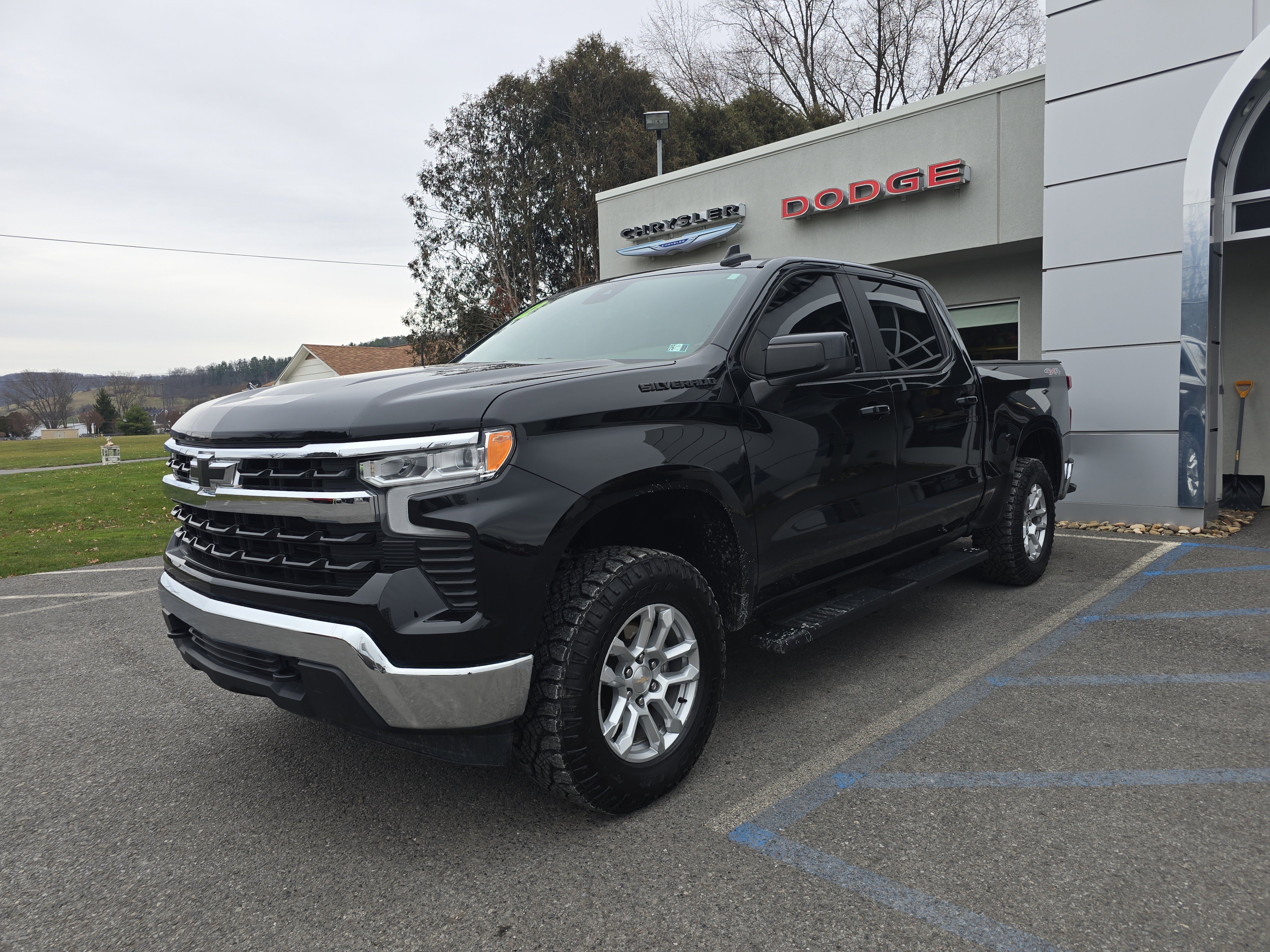 Used 2022 Chevrolet Silverado 1500 LT image 8