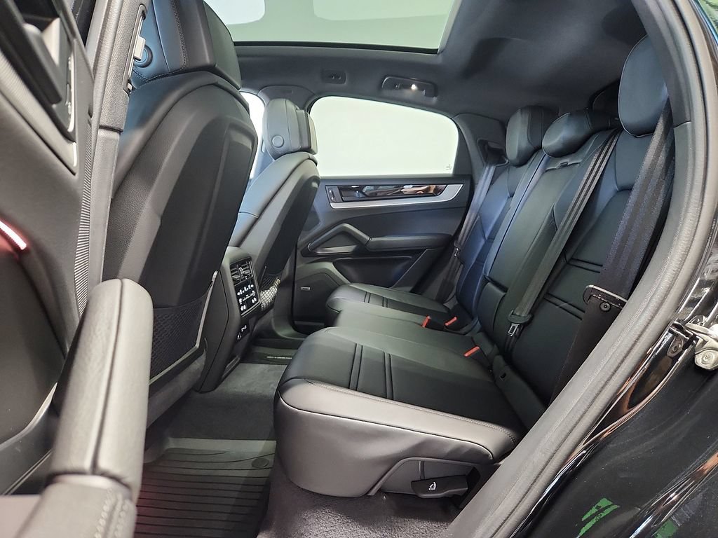 New 2026 Porsche Cayenne Coupe AWD/4WD image 11