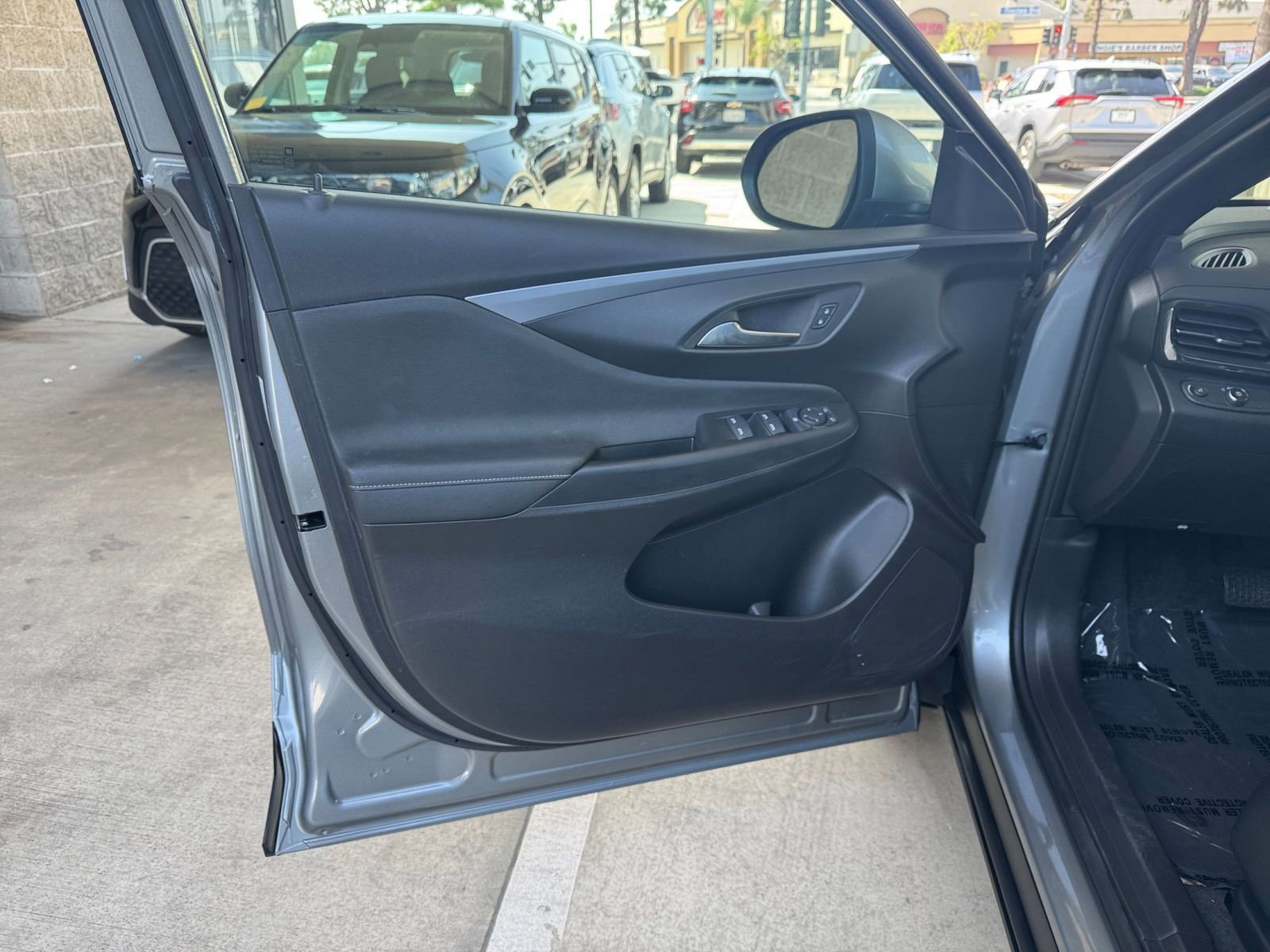 Used 2025 Buick Envista Preferred image 18