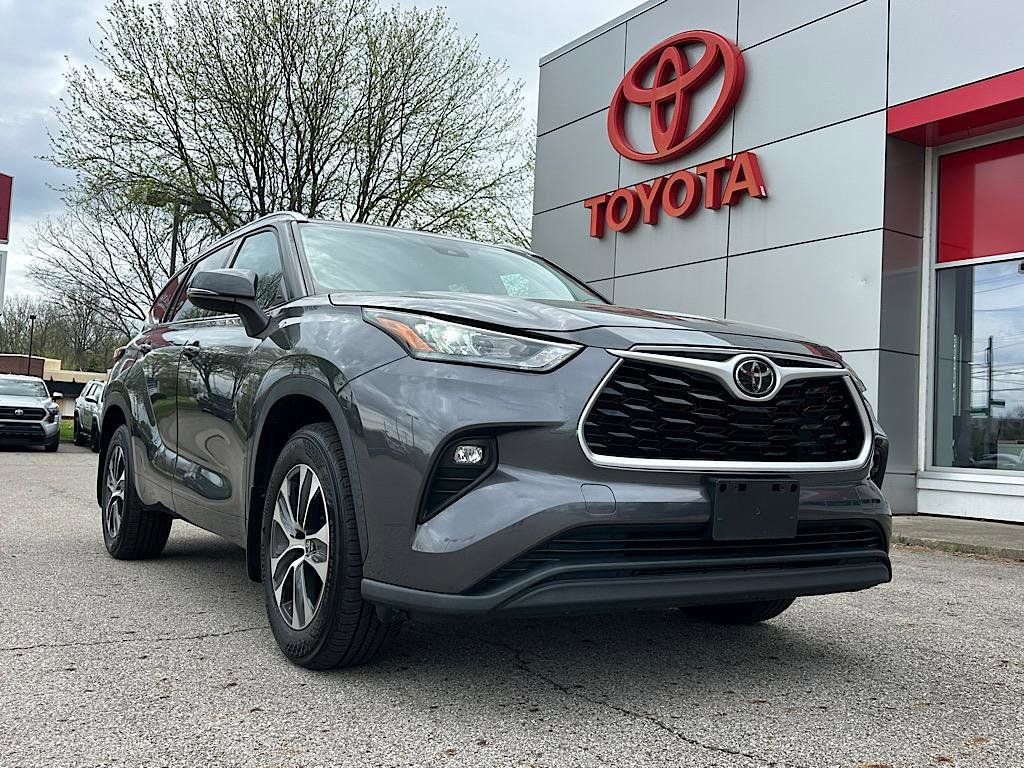 Certified 2020 Toyota Highlander XLE image 8